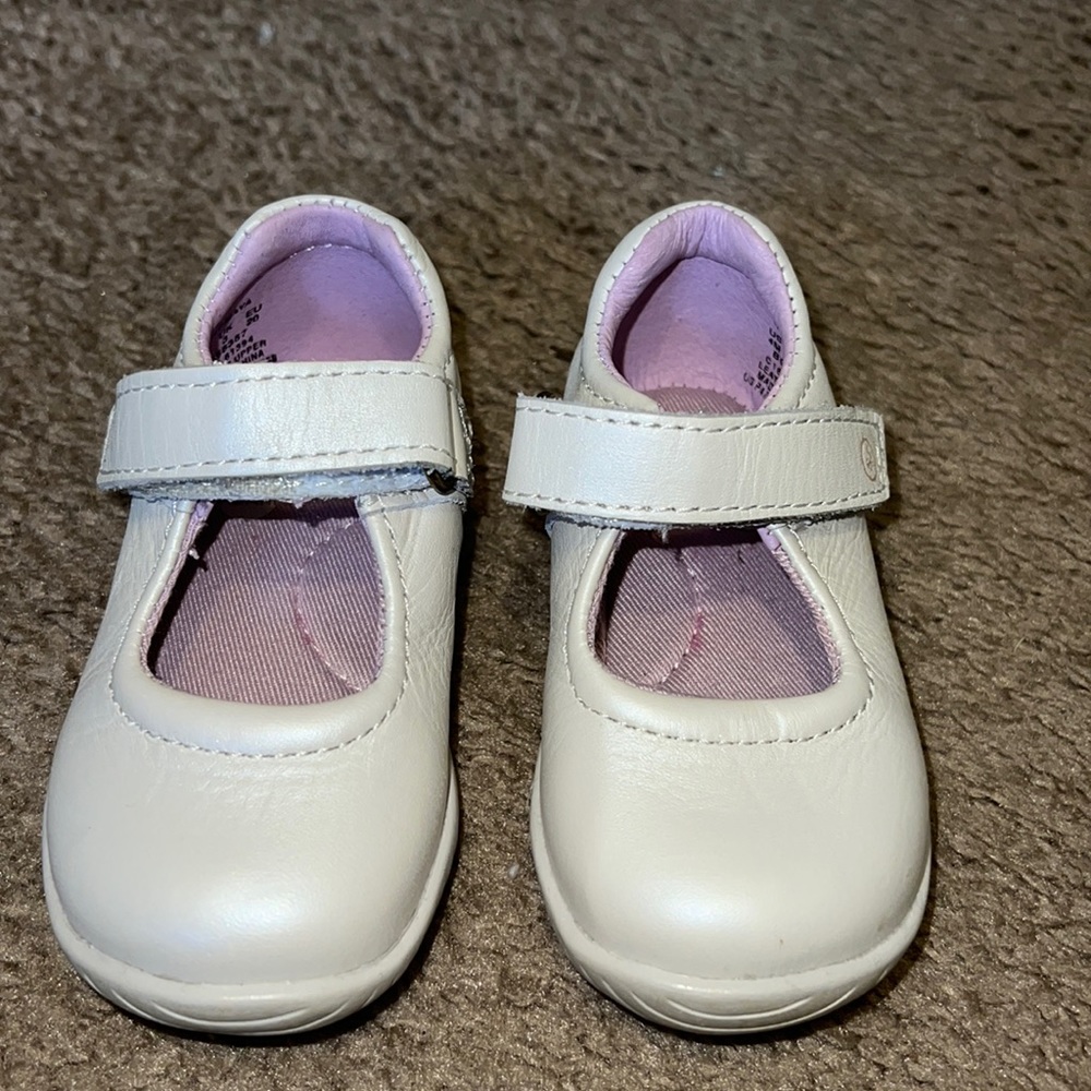 Stride Rite Maya Size 4m Mary Jane cream/pearl colored dress shoes.  Used.